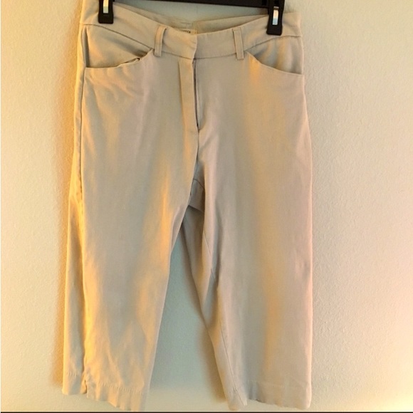 Saint Johns Bay Capri pants
Size 10
These pants are 97% cotton - Picture 1 of 5